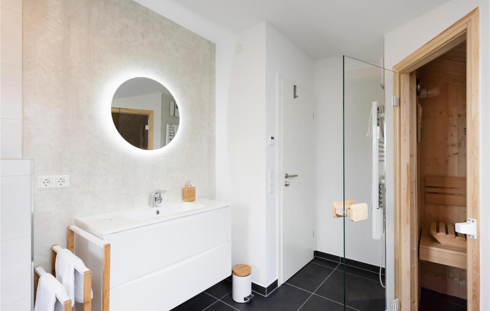 Amazing Apartment In Rechlin With Kitchen Dış mekan fotoğraf